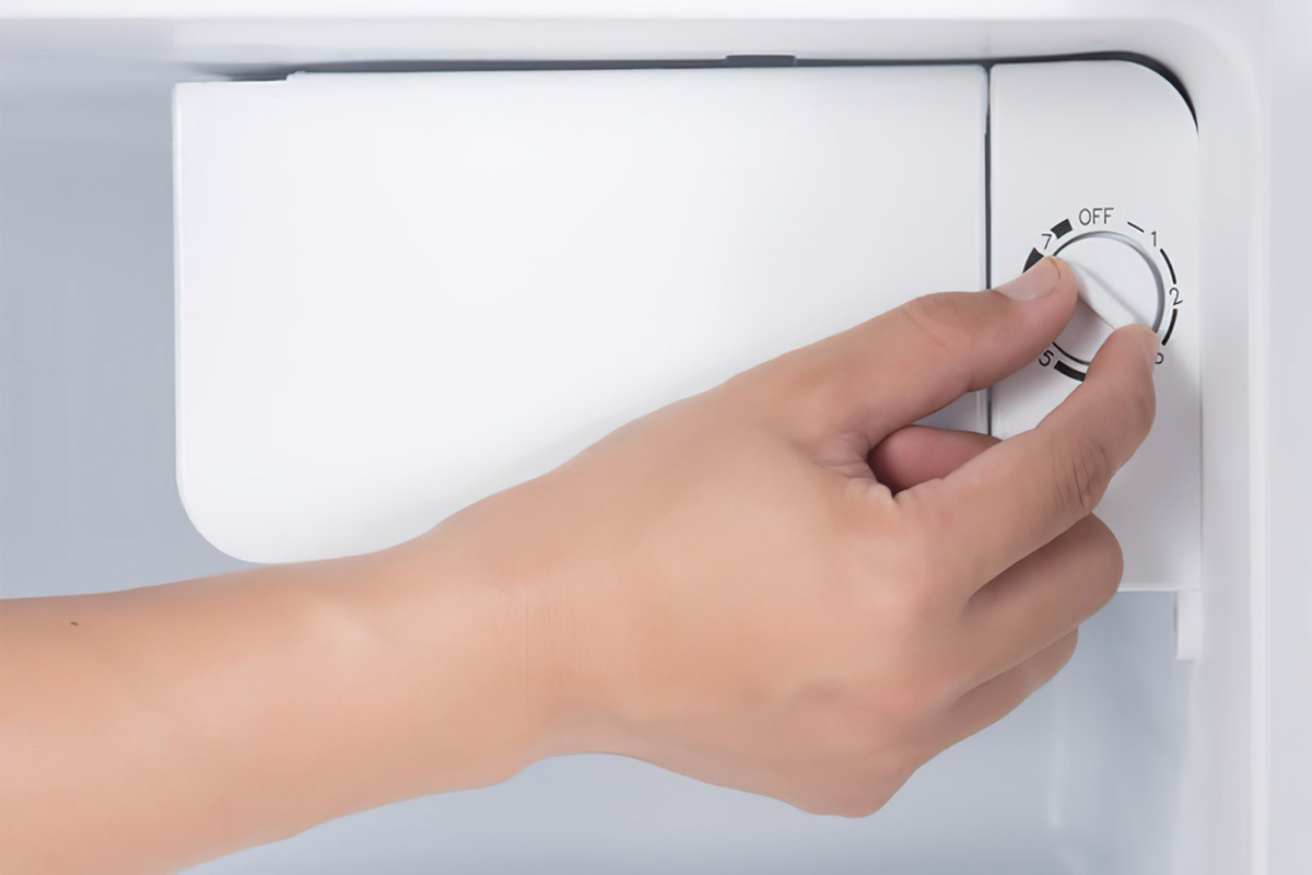 Cài đặt sai nhiệt độ có thể khiến tủ lạnh Samsung báo lỗi đèn